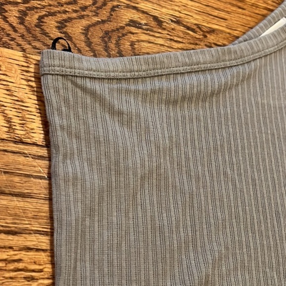 NWOT MOLLY GREEN GREY RIBBED SOFT COTTON ONE SHOULDER CROPPED TANK - SIZE S - Picture 4 of 9